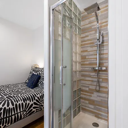 Renting - 5 Massena - Elegant Air-conditioned Cocoon Quiet Patio Massena