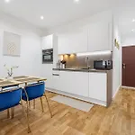 Renting - 5 Massena - Elegant Air-conditioned Cocoon Quiet Patio Massena