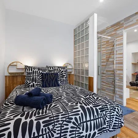 Renting - 5 Massena - Elegant Air-conditioned Cocoon Quiet Patio Massena Daire Nice